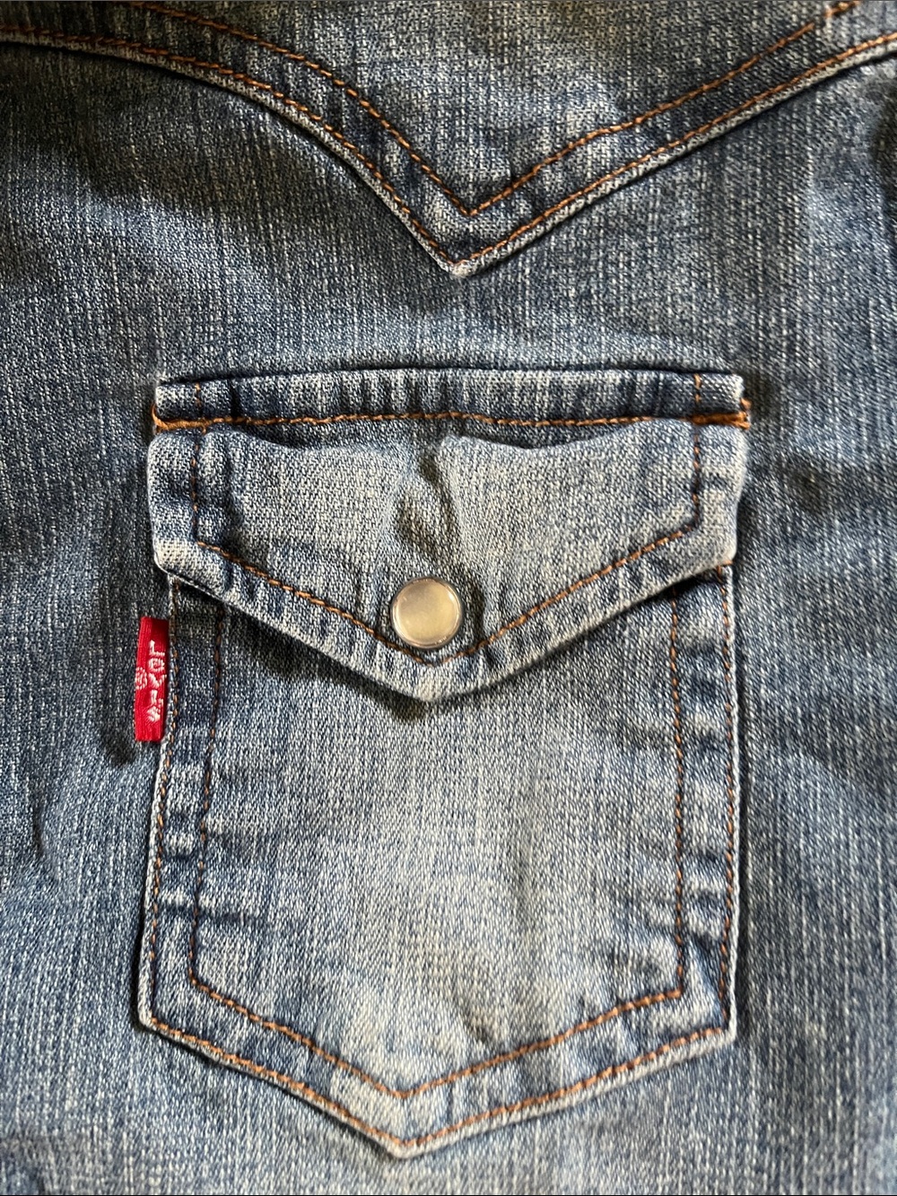 Levi's Light Blue Denim Button-Up Western Shirt - Picture 4 of 4